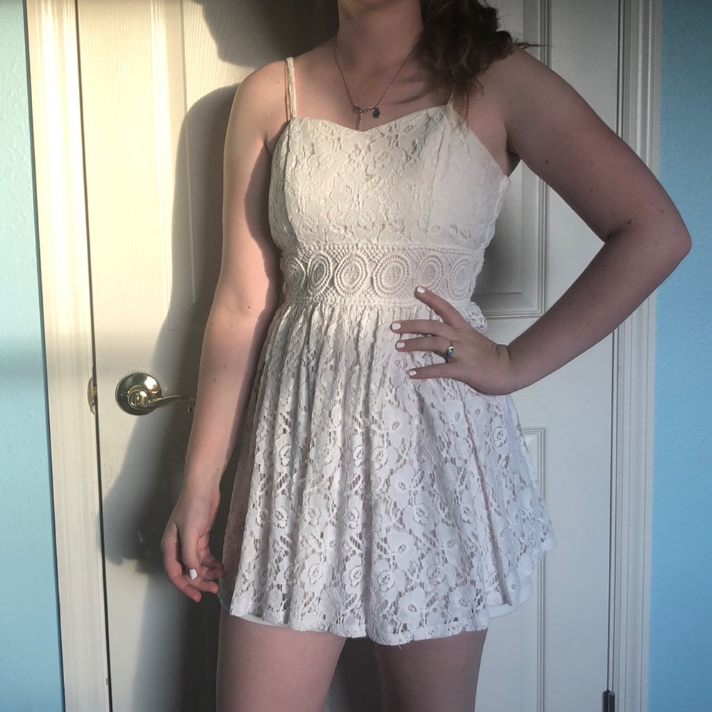 Iz Byer lacy white sweetheart dress